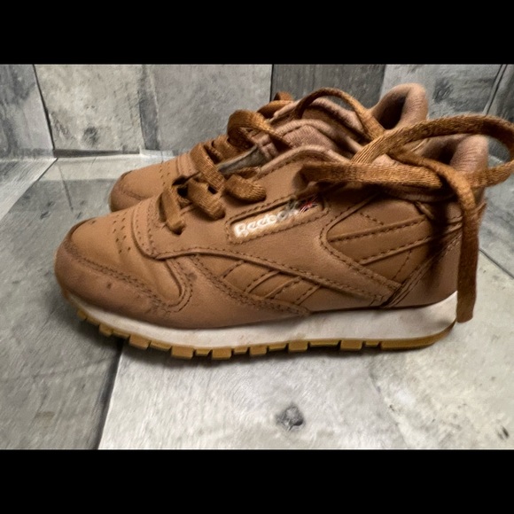 Reebok kids youth shoes size 9 - Picture 5 of 6